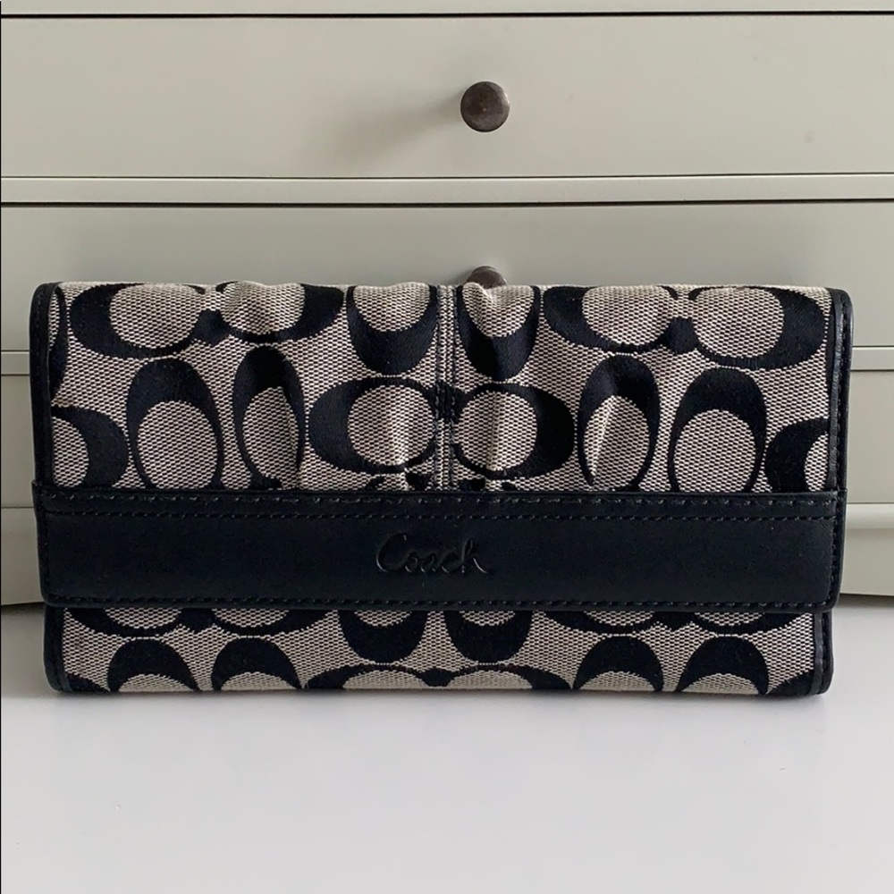 Coach Long Wallet/Billfold in Signature Canvas.